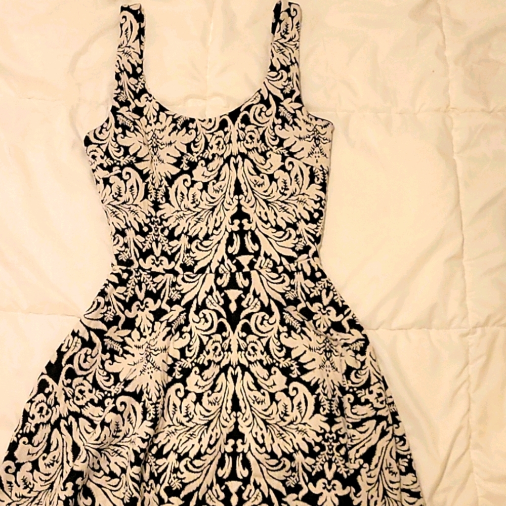 {Bar III} Elegant dress